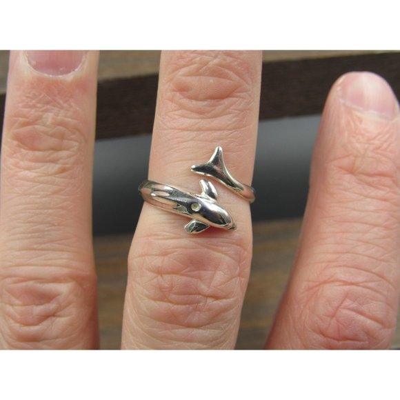 Size 6.25 Sterling Silver Dolphin Animal Band Ring - Picture 3 of 7